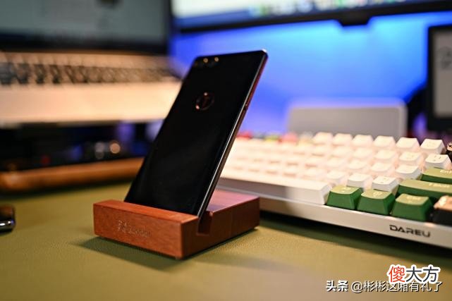 看看这几个手机和电脑支架 手机的支架