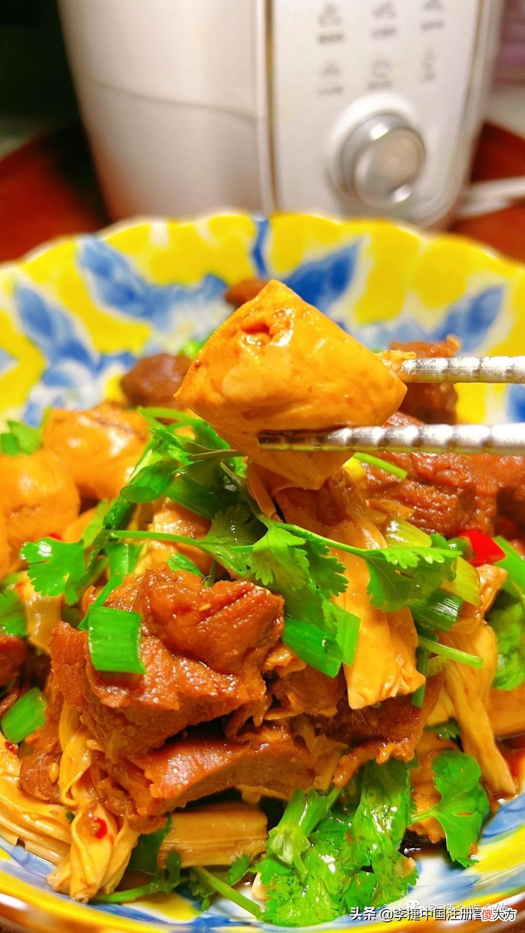 春笋炖鱼，支竹牛肉都是荤素搭配的典范，手擀面大家学着做起来呀