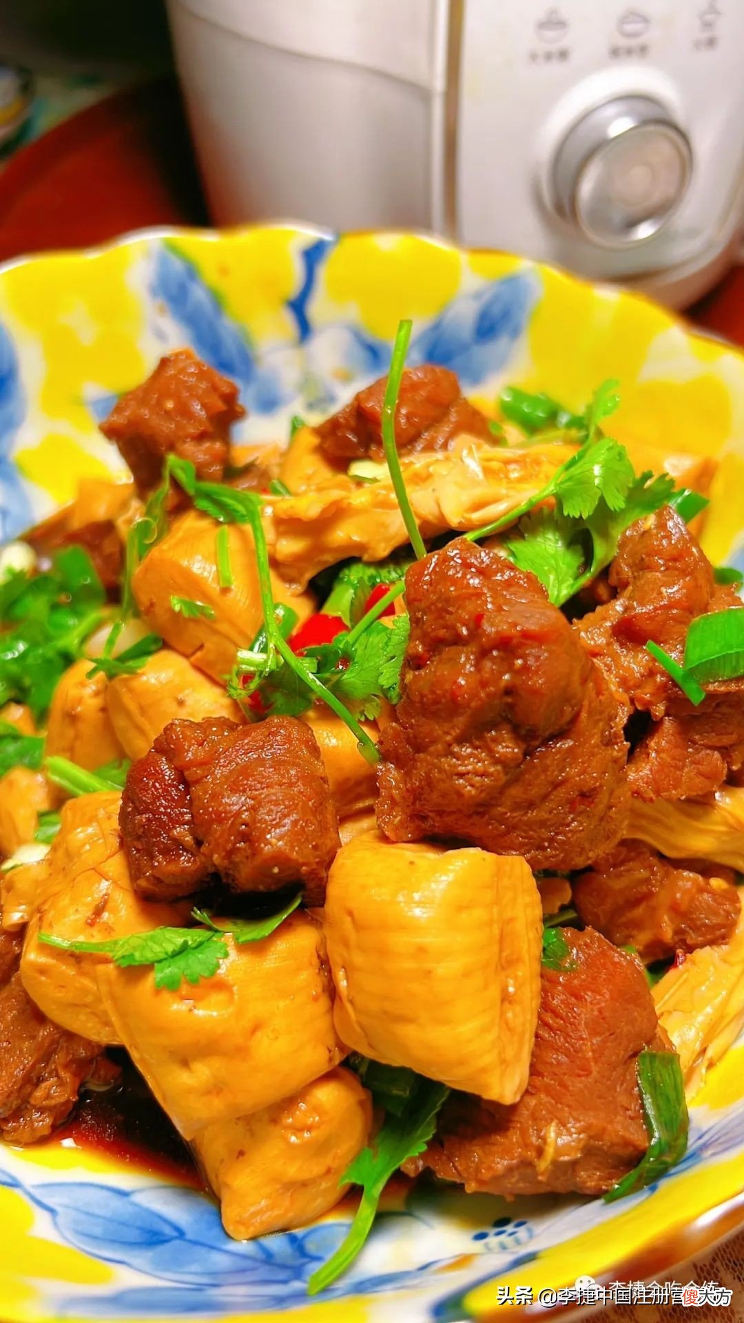 春笋炖鱼，支竹牛肉都是荤素搭配的典范，手擀面大家学着做起来呀