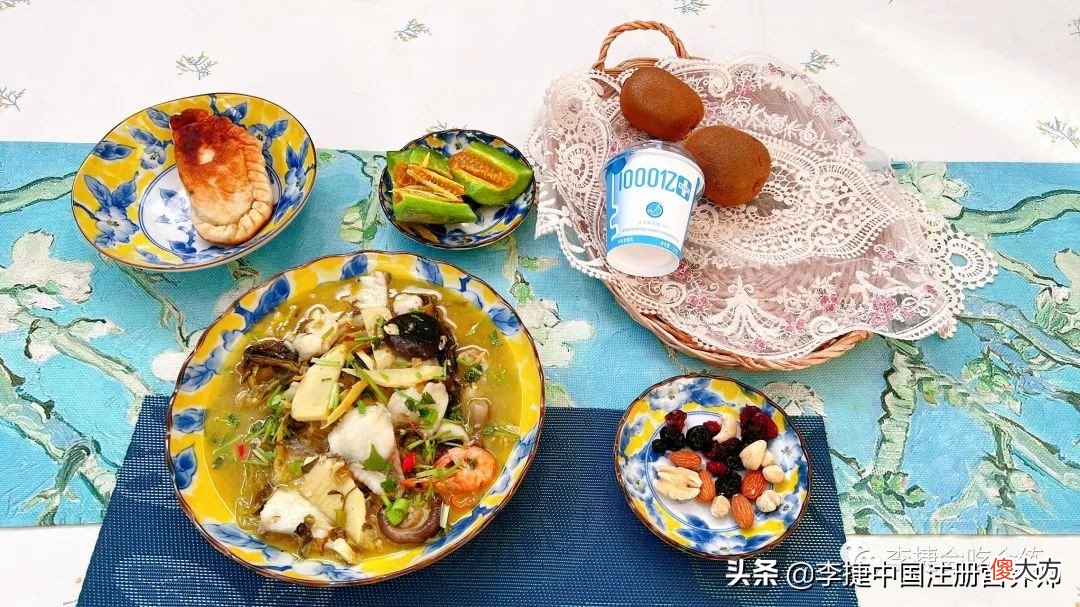 春笋炖鱼，支竹牛肉都是荤素搭配的典范，手擀面大家学着做起来呀