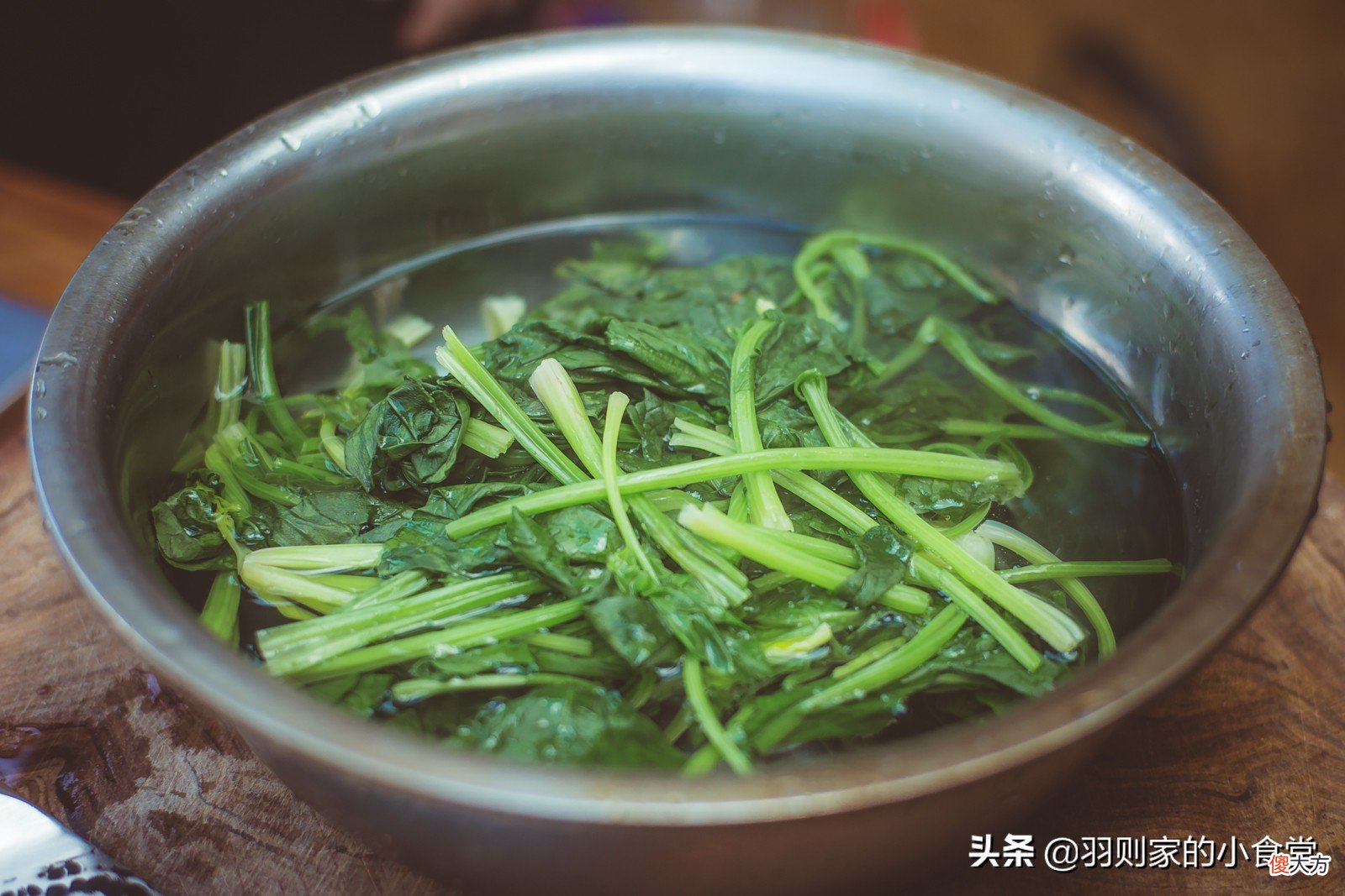 营养丰富做法简单的凉拌菠菜胡萝卜丝 菠菜胡萝卜丝干丝凉拌