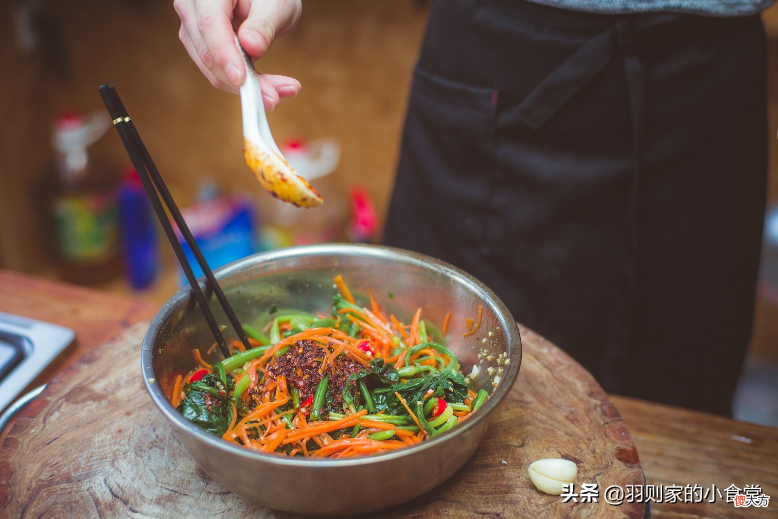 营养丰富做法简单的凉拌菠菜胡萝卜丝 菠菜胡萝卜丝干丝凉拌
