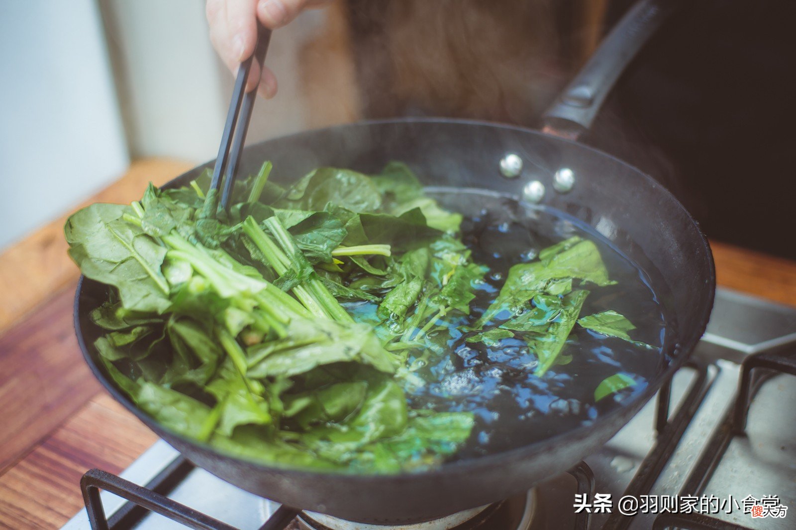 营养丰富做法简单的凉拌菠菜胡萝卜丝 菠菜胡萝卜丝干丝凉拌