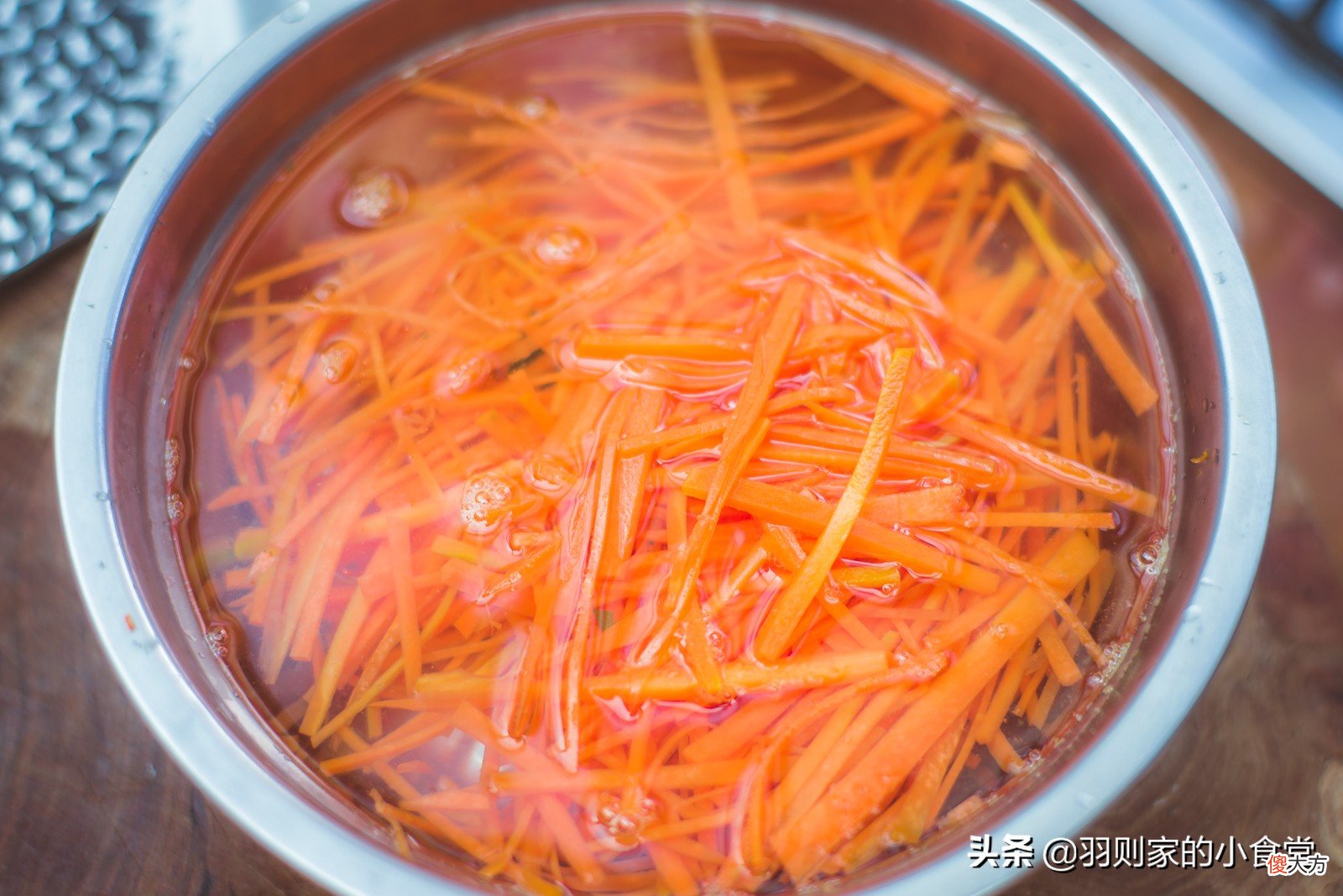 营养丰富做法简单的凉拌菠菜胡萝卜丝 菠菜胡萝卜丝干丝凉拌
