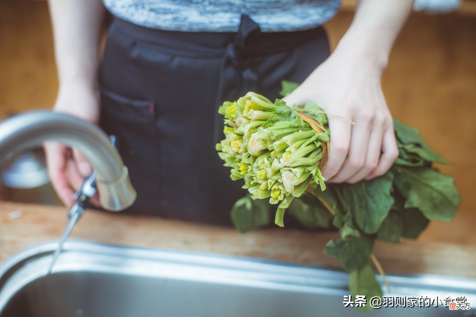 营养丰富做法简单的凉拌菠菜胡萝卜丝 菠菜胡萝卜丝干丝凉拌