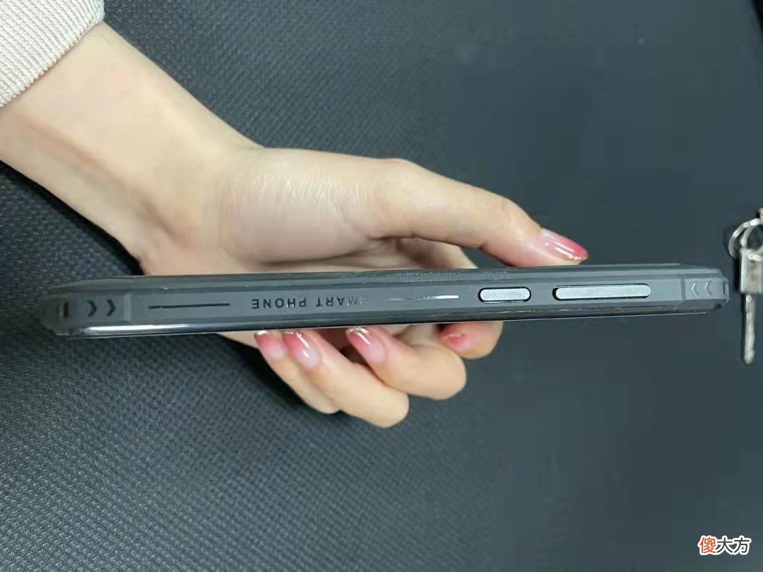 8000mAh大电池+八核芯片+指纹解锁,8GB+128GB版跌至899元