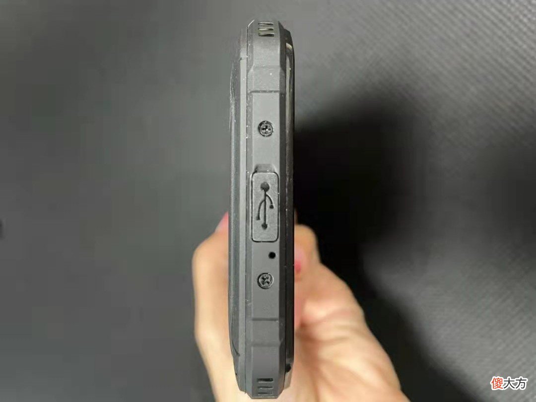 8000mAh大电池+八核芯片+指纹解锁,8GB+128GB版跌至899元