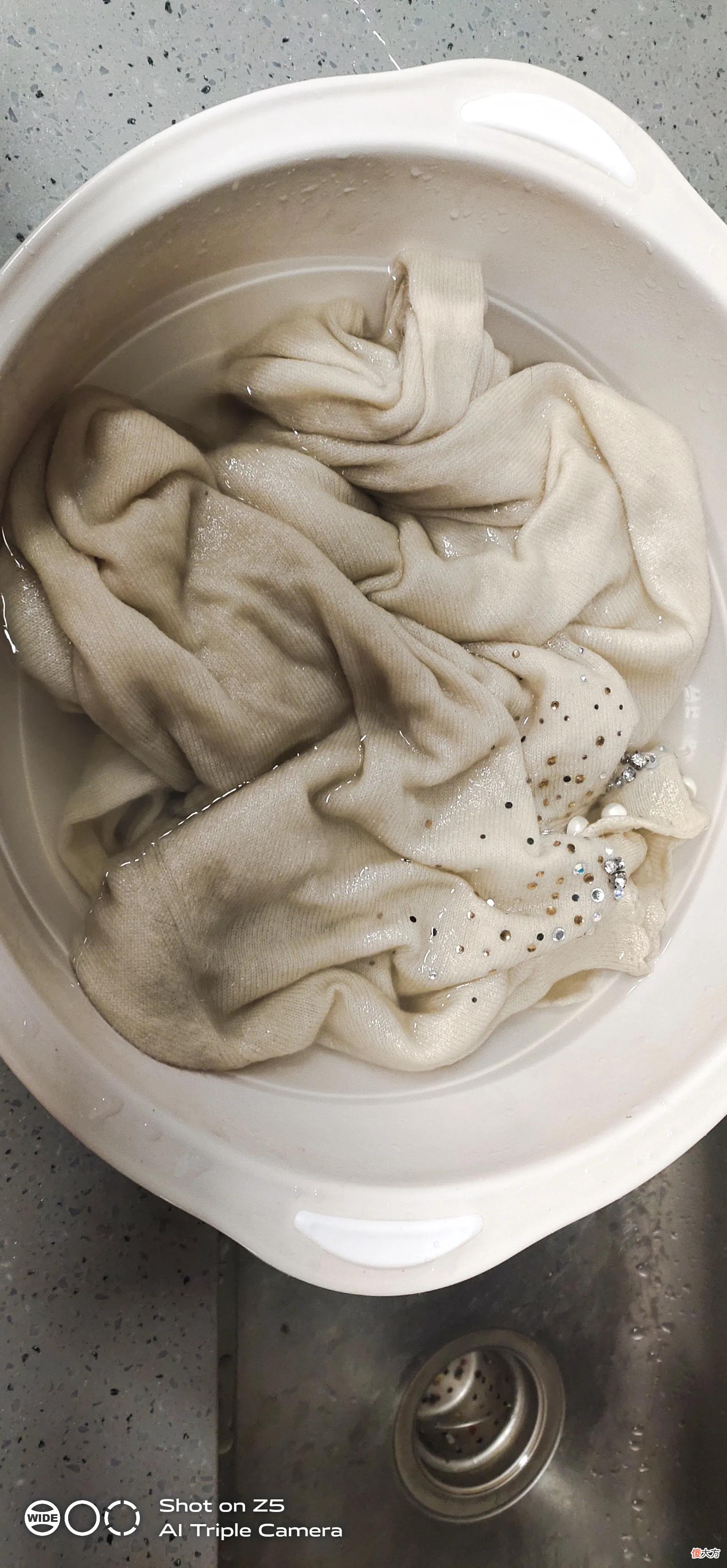对宽大的毛衣进行缩水处理 毛衣缩水的处理方法