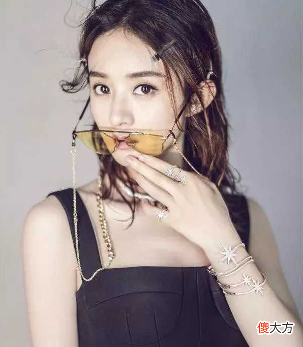 女明星脖子上为什么总爱戴个项圈 为什么女的脖子戴项圈