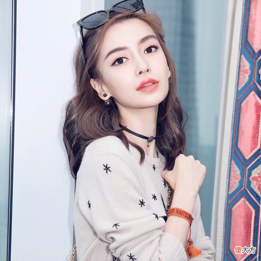 女明星脖子上为什么总爱戴个项圈 为什么女的脖子戴项圈