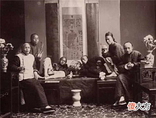 【爱历史】晚清八旗子弟旧照: 只知玩乐抽大烟, 靠月银度日丝毫不知大清将亡