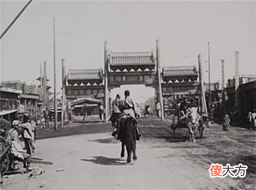 【爱历史】晚清八旗子弟旧照: 只知玩乐抽大烟, 靠月银度日丝毫不知大清将亡