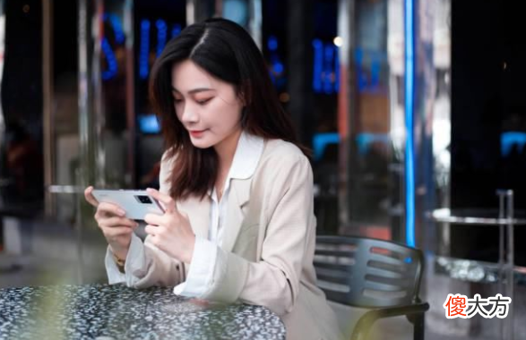 千元机和5000元的旗舰手机 5000左右的旗舰手机