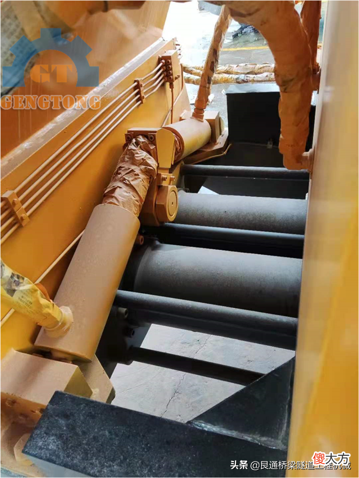细石混凝土输送泵的工作原理 小型混凝土输送泵的工作原理