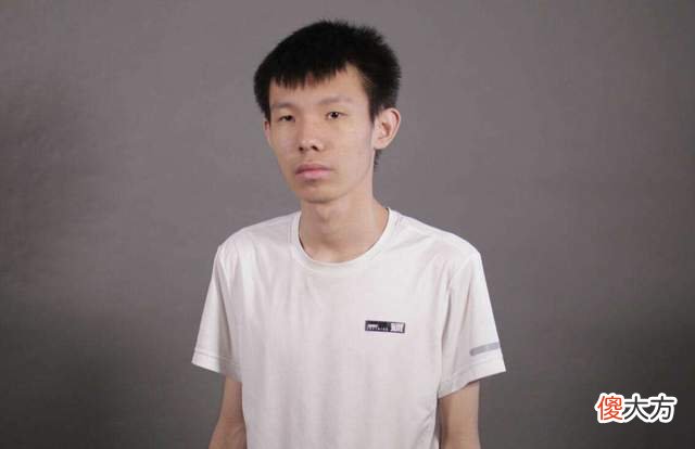【游戏迷】张嘉文男枪脏兵线玩法重现，一人吃三路豪取五杀，水友看懵了！
