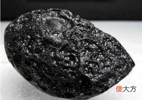 在野外如何区别陨石与普通石头 陨石与普通石头的区别