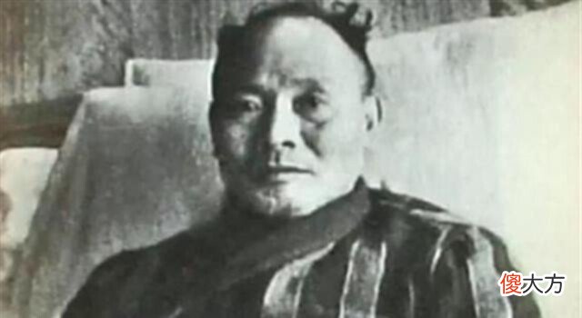 【历史故事】张灵甫身亡, 蒋介石暴打汤恩伯, 他死后蒋仍冷言相待: 没了才好