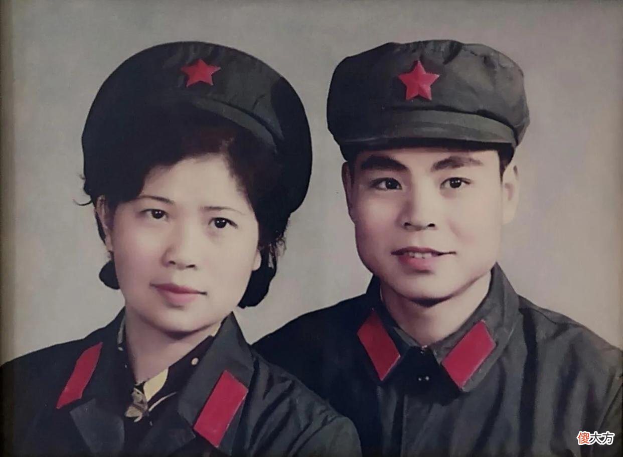 【历史故事】老照片：1982年南京体育学院的女生；1985年兰州五角亭游玩的母女