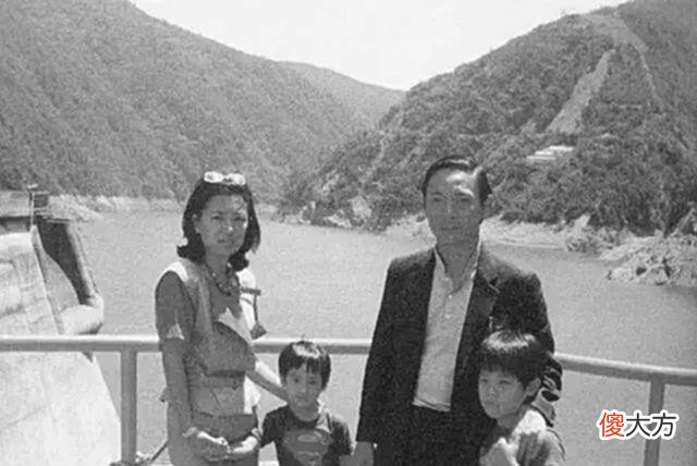 【历史故事】蒋介石的孙子48岁时回大陆祭祖，看到蒋家祖宅却忍不住失声痛哭