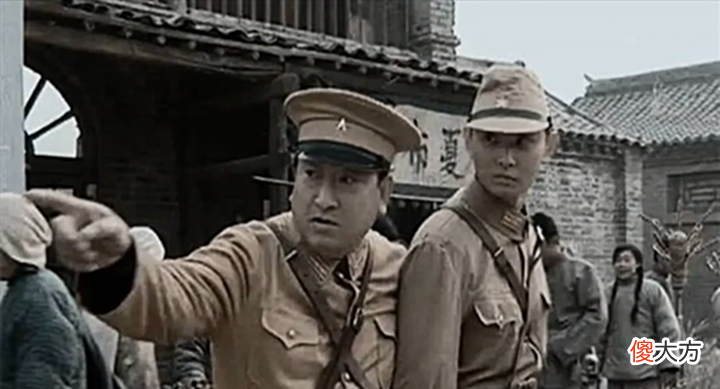 【爱历史】抗战时, 一八路被日军围堵村中, 旁边的伪军道: 抓错了, 我认识他