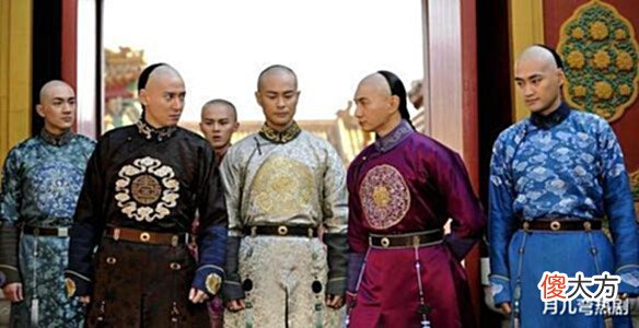 【爱历史】乾隆将儿子过继给大臣, 使他们失去继位资格, 皇子叩谢: 父皇万岁