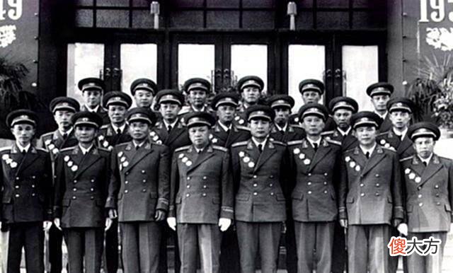 【爱历史】55年授衔后，少将自己没意见，首长为何主动找他致歉？你军衔低了