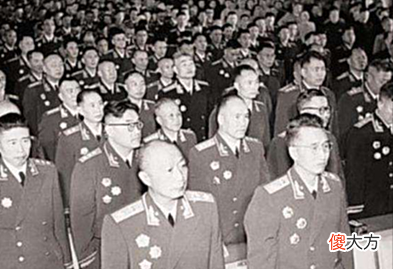 【爱历史】55年授衔后，少将自己没意见，首长为何主动找他致歉？你军衔低了