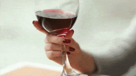 为什么喝红酒前要先"摇一摇"酒杯 喝红酒为何要摇杯