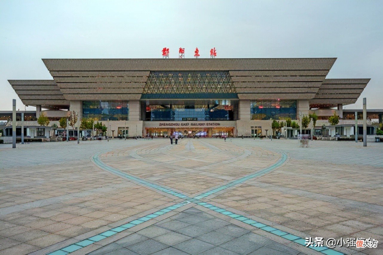 郑州东站停车费一天一夜多少钱 郑州东站停车场一天一夜多少钱