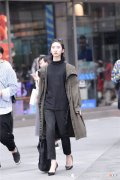 【时尚一点】模特的搭配是什么样的，生活中的她们，简单的服装也穿出大气