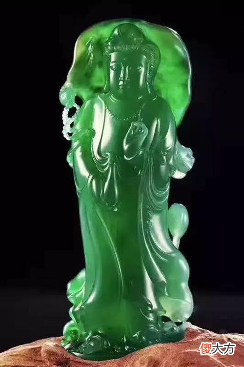 翡翠和玉的区别是什么 玛瑙翡翠和玉的区别是什么