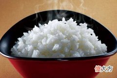 梦见吃大米饭是什么意思