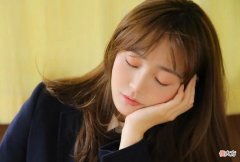找女孩子聊天该说什么 找女生聊天说什么好