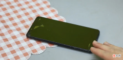 手机屏幕脏了可万万不能用水擦 手机屏幕脏了可不可以用水洗