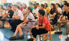 宝妈穿新衣服去开家长会 开家长会妈妈穿运动服