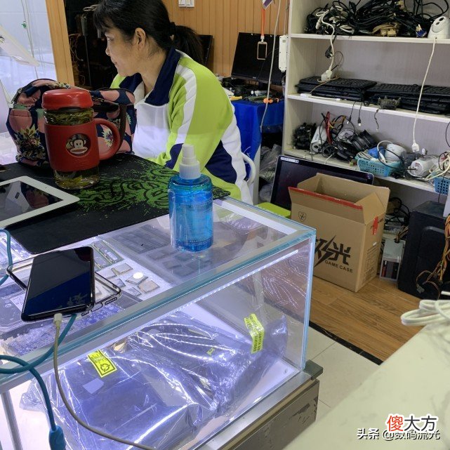 一位妇女带苹果11Pro来刷机 苹果11Pro刷机