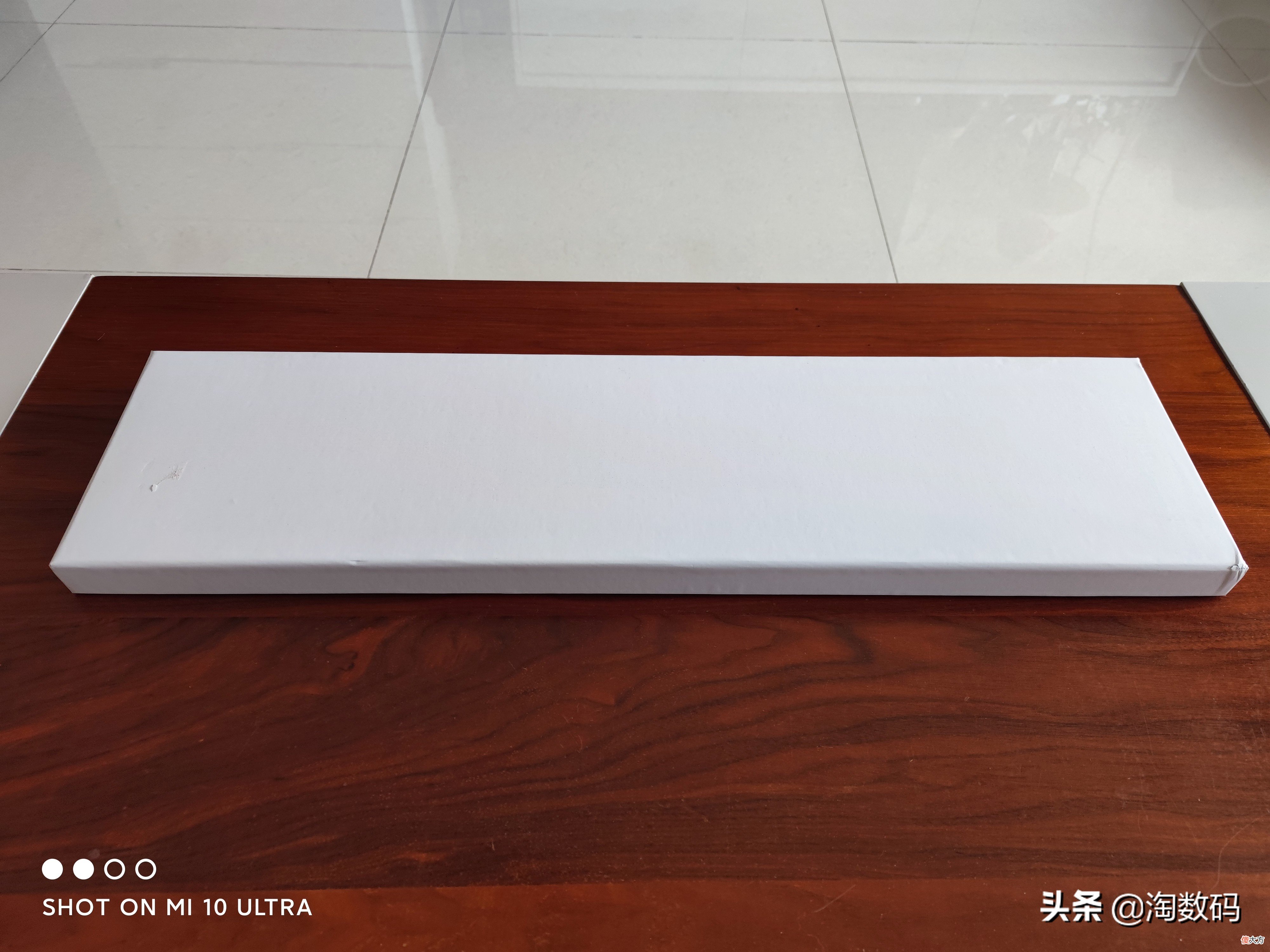 是屏幕就要贴个膜 贴膜那一边贴屏幕上