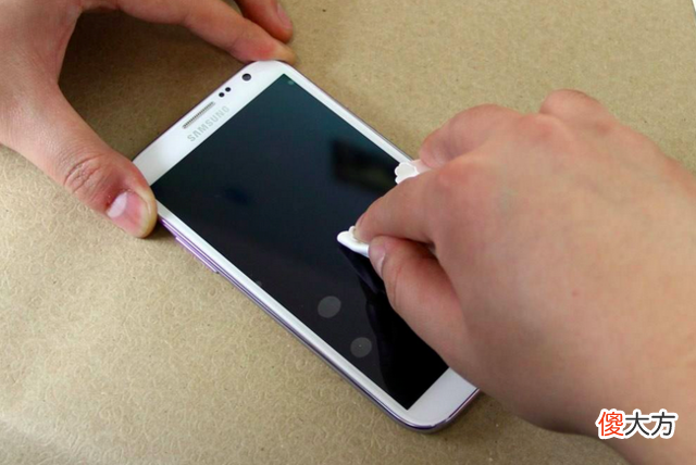 现在手机屏幕玻璃硬度很高 手机屏幕玻璃的硬度