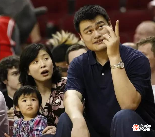 【游戏世界】身价数十亿的姚明，竟然是倒追的妻子叶莉，一追就是6年