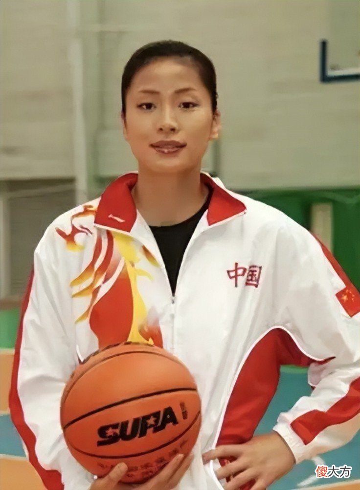 【游戏世界】身价数十亿的姚明，竟然是倒追的妻子叶莉，一追就是6年