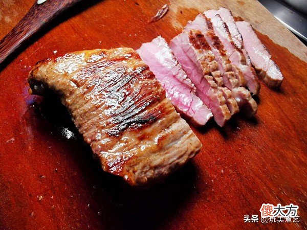 有恋爱滋味在心头的洋葱拌牛肉，夏天尝一口，很解暑