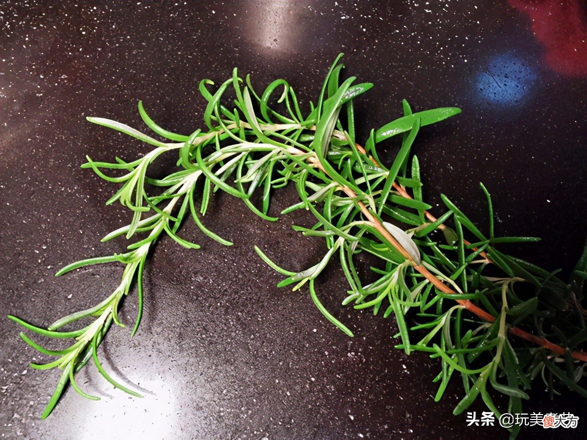 有恋爱滋味在心头的洋葱拌牛肉，夏天尝一口，很解暑