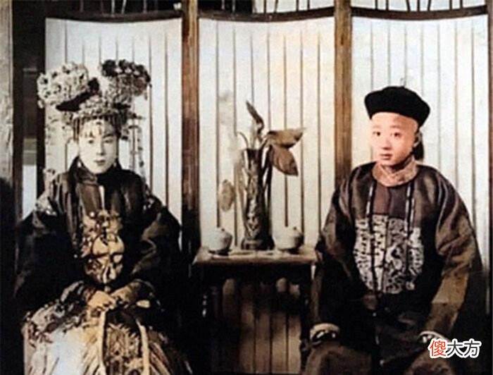 【爱历史】清朝夫妻照, 英俊潇洒的溥仪拉着倾国倾城的婉容的手惊艳亮相