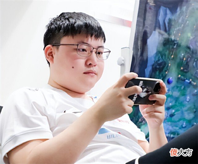 【游戏世界】Doinb直接AOE，放话艾欧尼亚前十全是“演员”：曾当面花30块演我