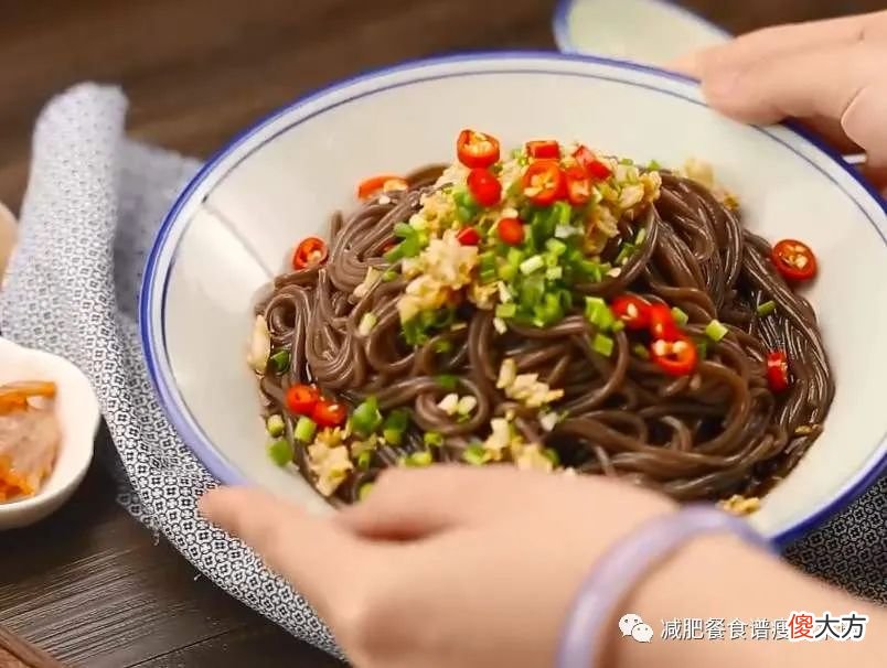 减肥期间不能吃面条和馒头 减脂可以吃馒头和面条吗