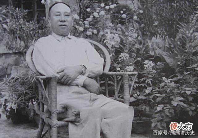 【历史故事】抗战时期，八路军120师头四号人物的合影，个个意气风发
