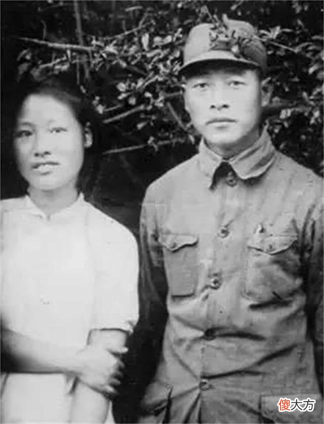 【历史故事】黄克诚追悼会上,妻子唐棣华对悼词不满:请你们删掉这个词!
