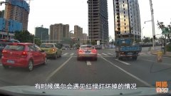 红绿灯突然坏了 红绿灯坏了突然好了