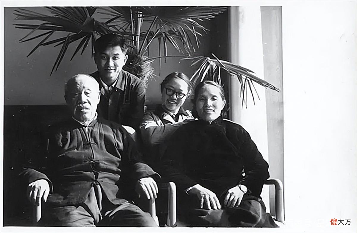【爱历史】艾跃进：为什么毛主席有资格印在人民币上？