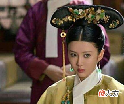 【历史故事】受到老皇帝宠爱的妃子，却无端降级，75岁时还被传为杀人凶手